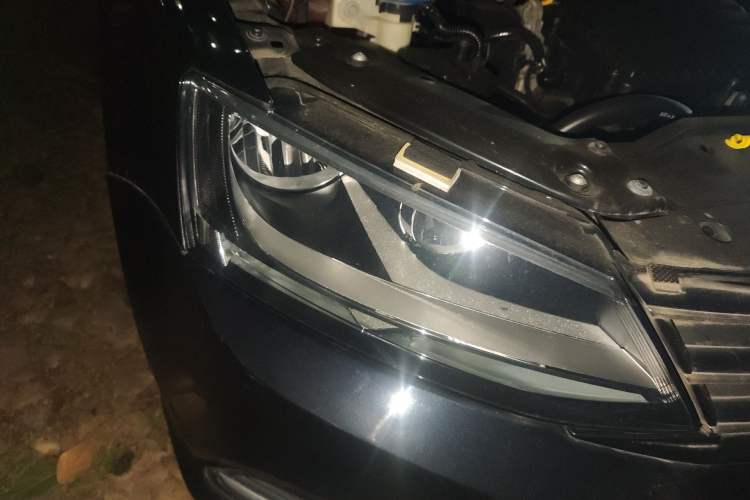 Used Volkswagen Sagitar 2015 1.6L Automatic Comfort Model Right Front Headlight