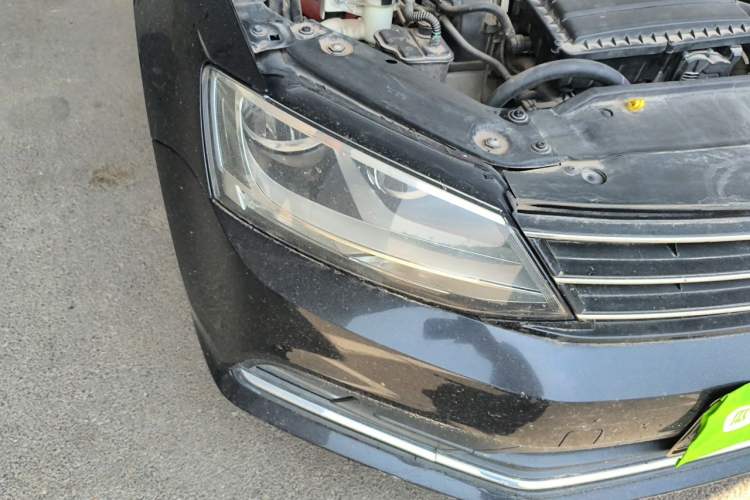 Used Volkswagen Sagitar 2015 1.6L Manual Comfort Model Right Front Headlight