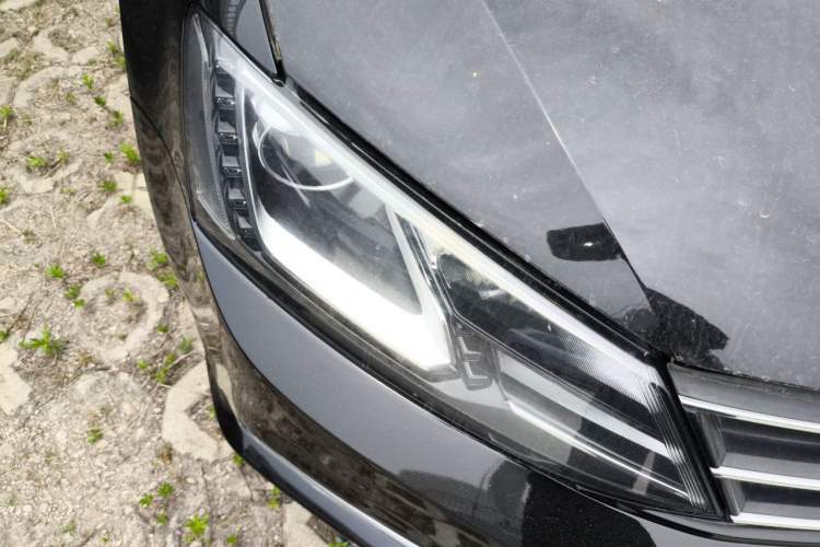 Used Volkswagen Sagitar 2015 230TSI Automatic Luxury Model Right Front Headlight
