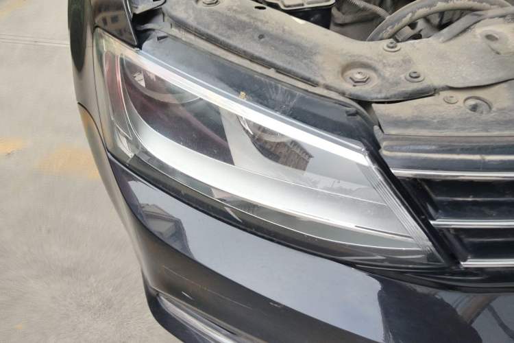 Used Volkswagen Sagitar 2015 1.6L Manual Comfort Model Right Front Headlight
