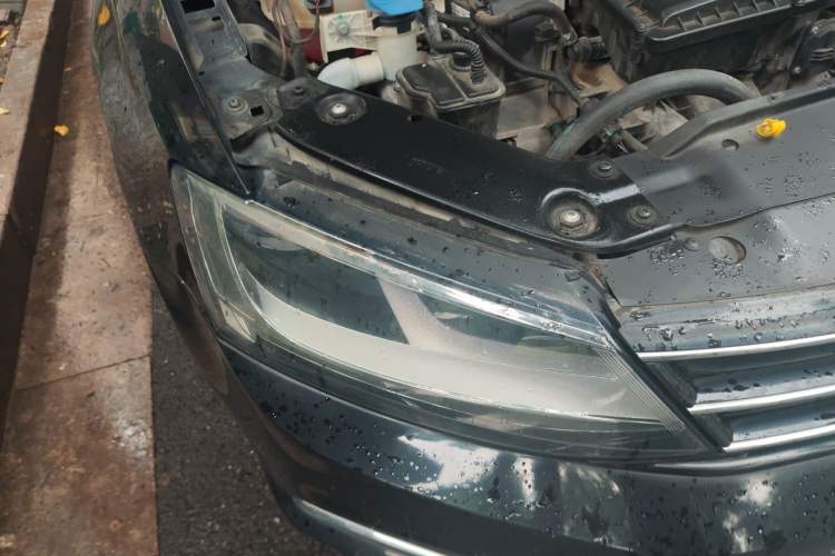 Used Volkswagen Sagitar 2015 1.6L Automatic Comfort Model Right Front Headlight