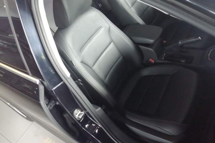 Used Volkswagen Sagitar 2015 230TSI Automatic Comfort Version Right Front Seat