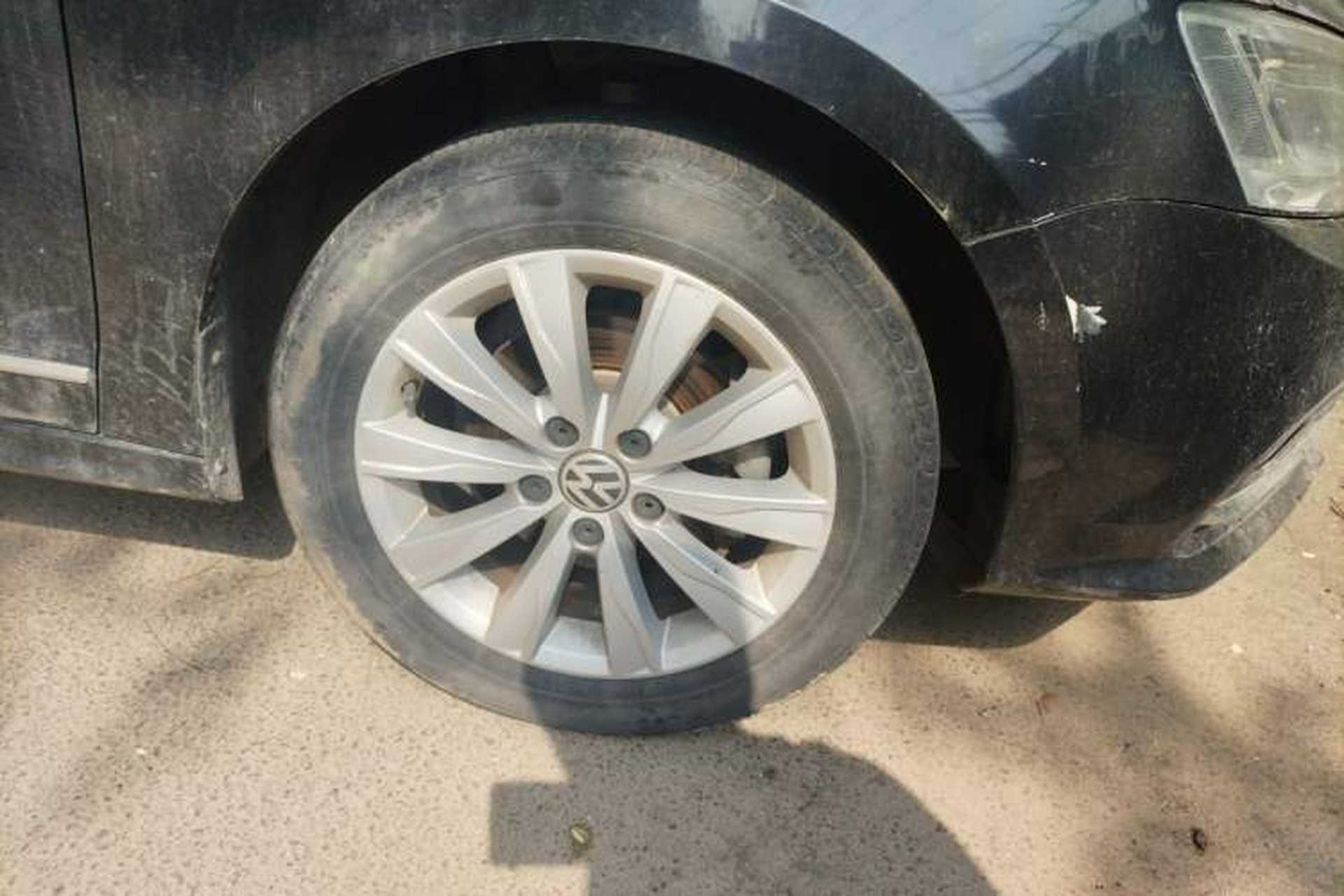 Used Volkswagen Sagitar 2015 1.6L Automatic Comfort Model Right Front Wheel Hub