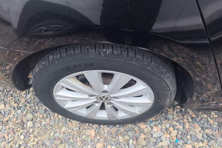 Used Volkswagen Sagitar 2015 1.6L Automatic Comfort Model Right Rear Wheel Hub