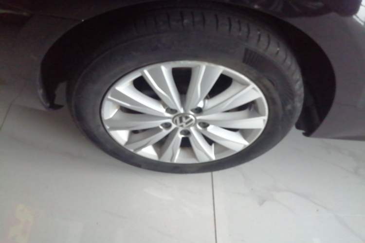 Used Volkswagen Sagitar 2015 230TSI Automatic Comfort Version Right Rear Wheel Hub