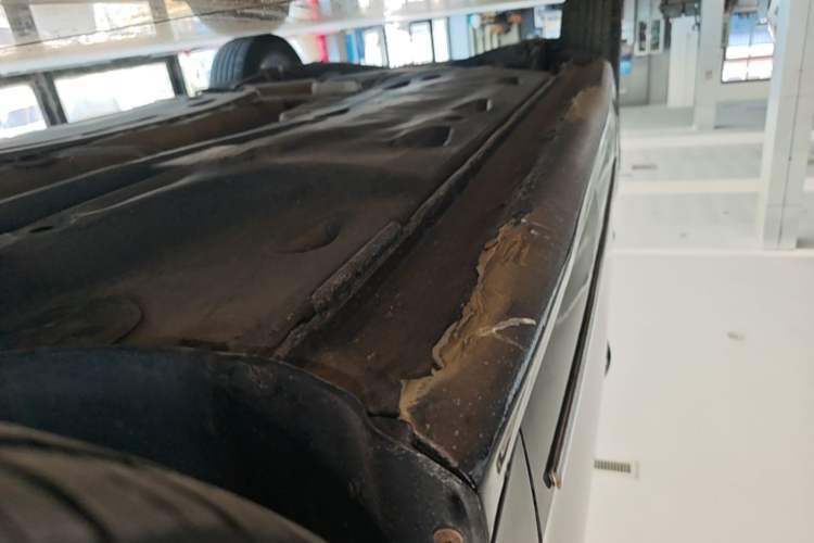 Used Volkswagen Sagitar 2015 1.6L Manual Comfort Model Right Side Sill