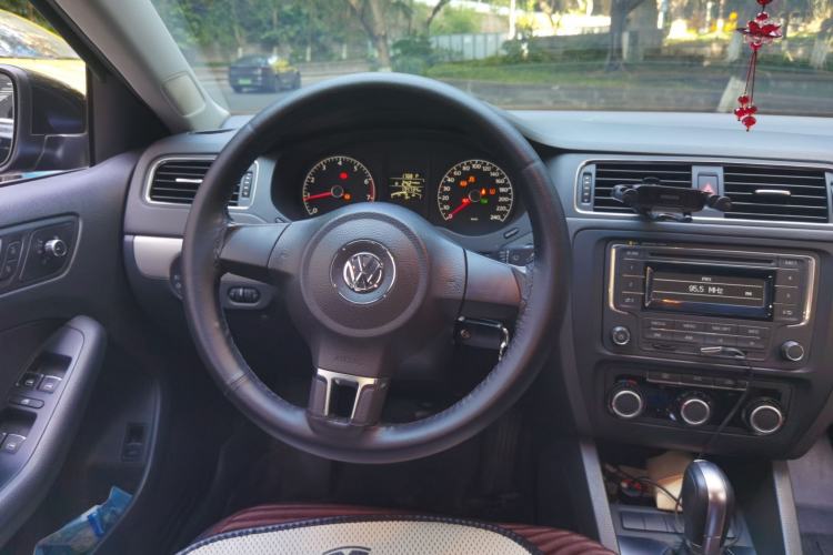 Used Volkswagen Sagitar 2015 1.6L Automatic Comfort Model Steering Wheel