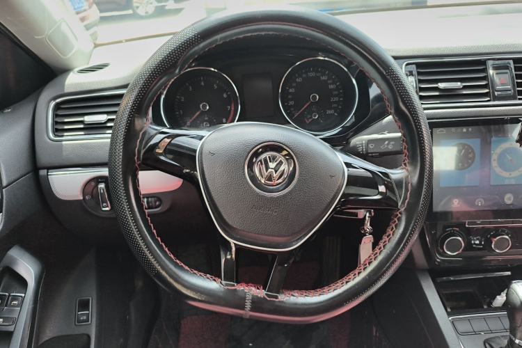 Used Volkswagen Sagitar 2015 230TSI Automatic Comfort Version Steering Wheel