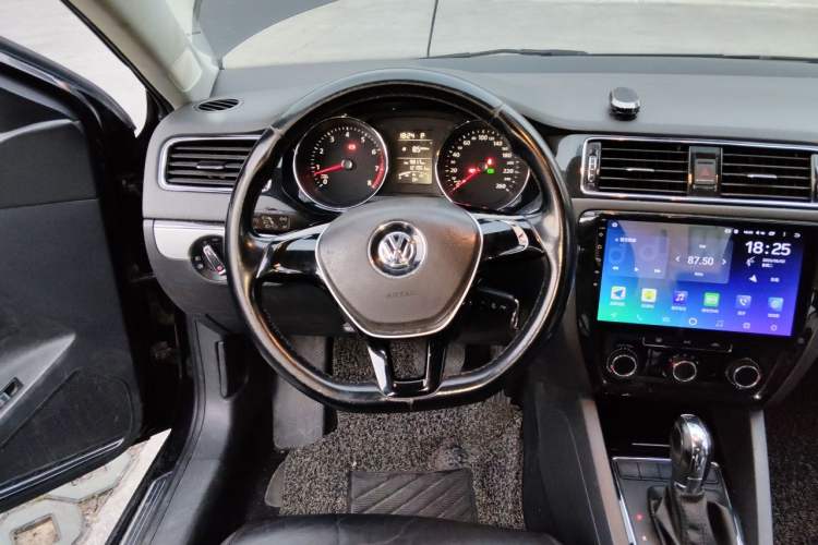 Used Volkswagen Sagitar 2015 1.6L Automatic Comfort Model Steering Wheel