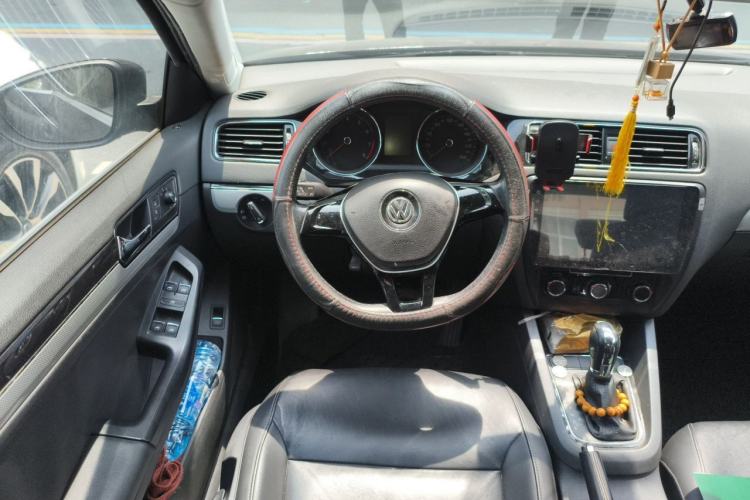 Used Volkswagen Sagitar 2015 1.6L Automatic Comfort Model Steering Wheel