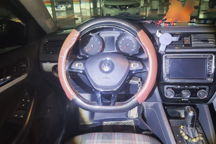 Used Volkswagen Sagitar 2015 1.6L Automatic Comfort Model Steering Wheel