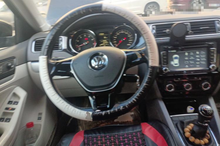 Used Volkswagen Sagitar 2015 1.6L Manual Comfort Model Steering Wheel