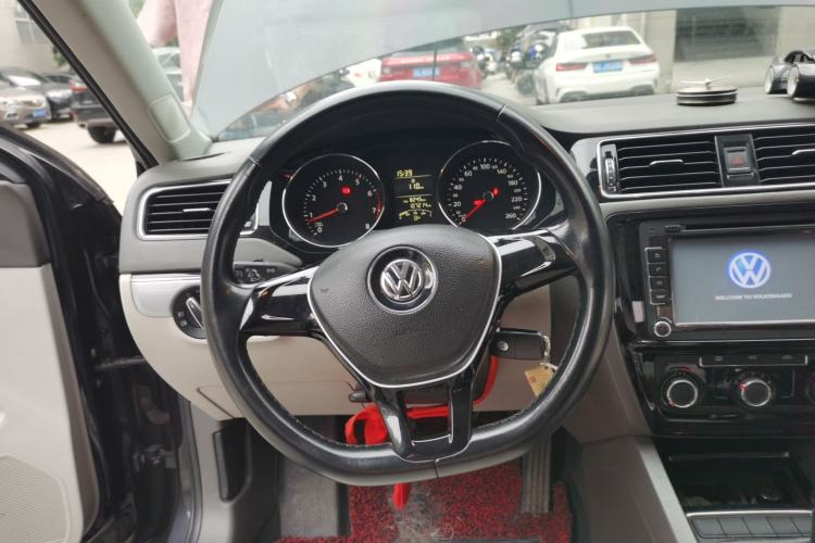 Used Volkswagen Sagitar 2015 1.6L Manual Comfort Model Steering Wheel