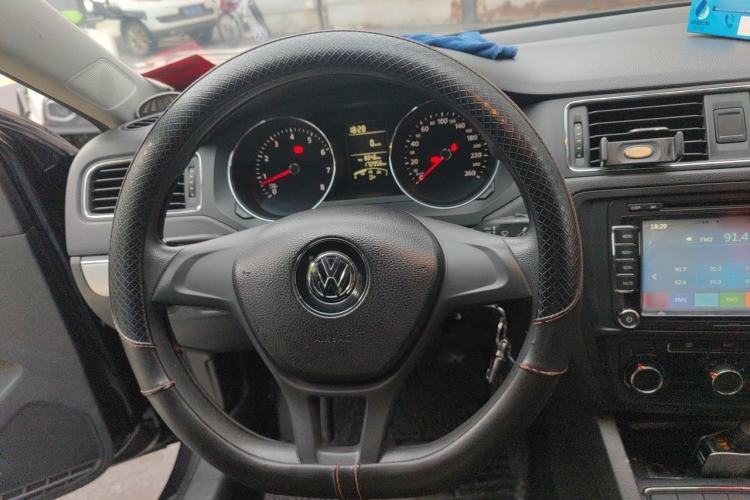 Used Volkswagen Sagitar 2015 1.6L Manual Fashion Edition Steering Wheel
