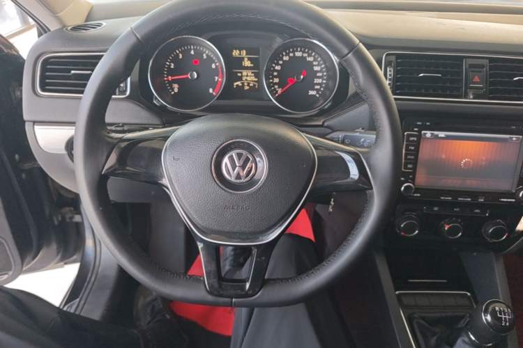 Used Volkswagen Sagitar 2015 1.6L Manual Comfort Model Steering Wheel