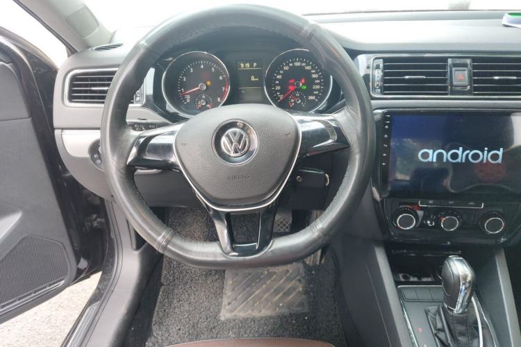 Used Volkswagen Sagitar 2015 230TSI Automatic Comfort Version Steering Wheel