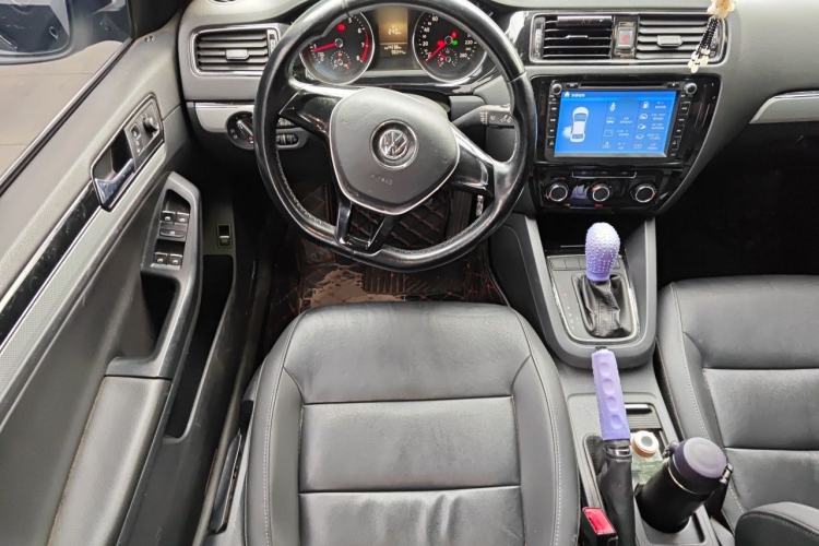 Used Volkswagen Sagitar 2015 230TSI Automatic Comfort Version Steering Wheel