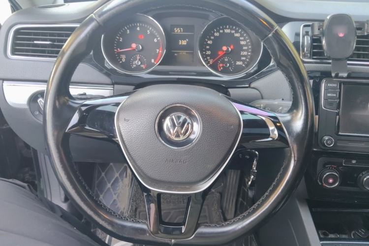 Used Volkswagen Sagitar 2015 230TSI Manual Comfort Version Steering Wheel