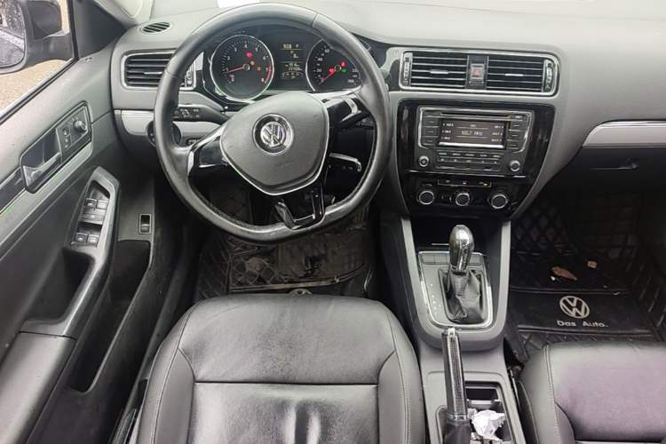 Used Volkswagen Sagitar 2015 1.6L Automatic Comfort Model Steering Wheel