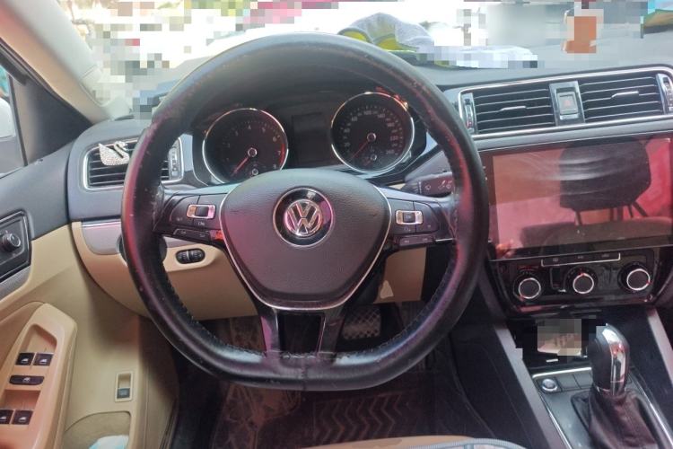 Used Volkswagen Sagitar 2015 230TSI Automatic Comfort Version Steering Wheel