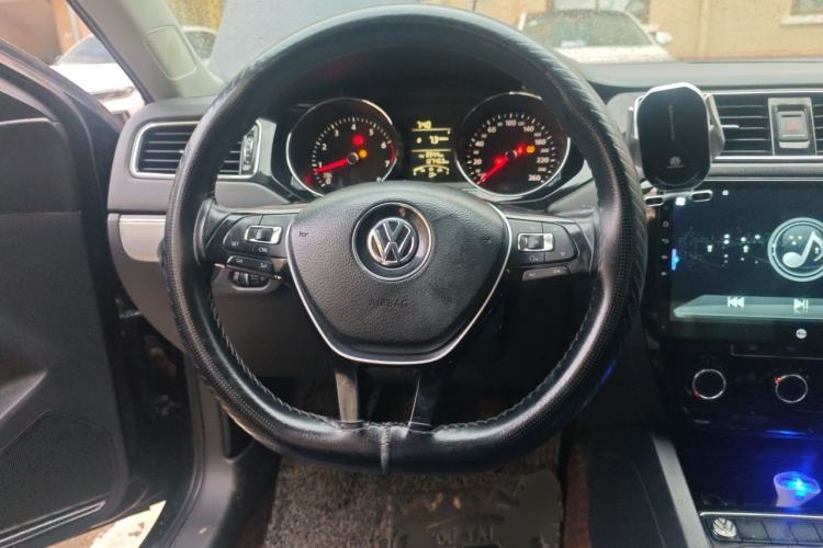 Used Volkswagen Sagitar 2015 1.6L Manual Comfort Model Steering Wheel