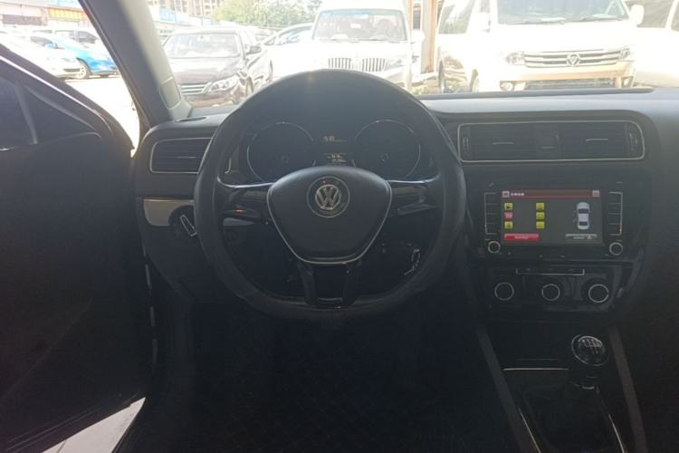 Used Volkswagen Sagitar 2015 1.6L Manual Comfort Model Steering Wheel