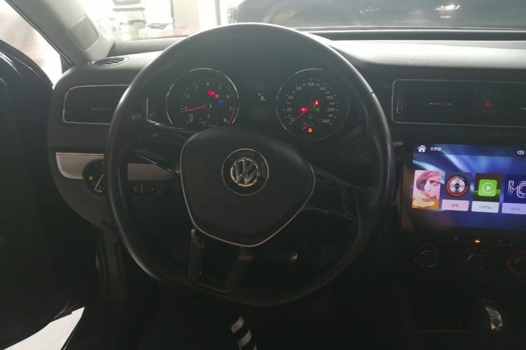 Used Volkswagen Sagitar 2015 230TSI Automatic Comfort Version Steering Wheel
