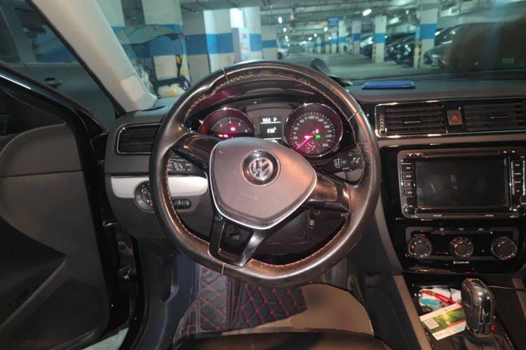 Used Volkswagen Sagitar 2015 230TSI Automatic Comfort Version Steering Wheel