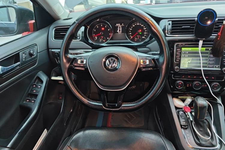 Used Volkswagen Sagitar 2015 230TSI Automatic Luxury Model Steering Wheel