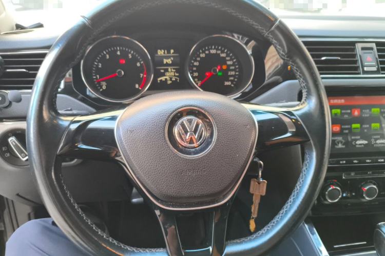 Used Volkswagen Sagitar 2015 1.6L Automatic Comfort Model Steering Wheel