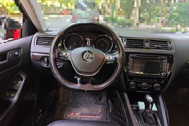 Used Volkswagen Sagitar 2015 230TSI Automatic Luxury Model Steering Wheel
