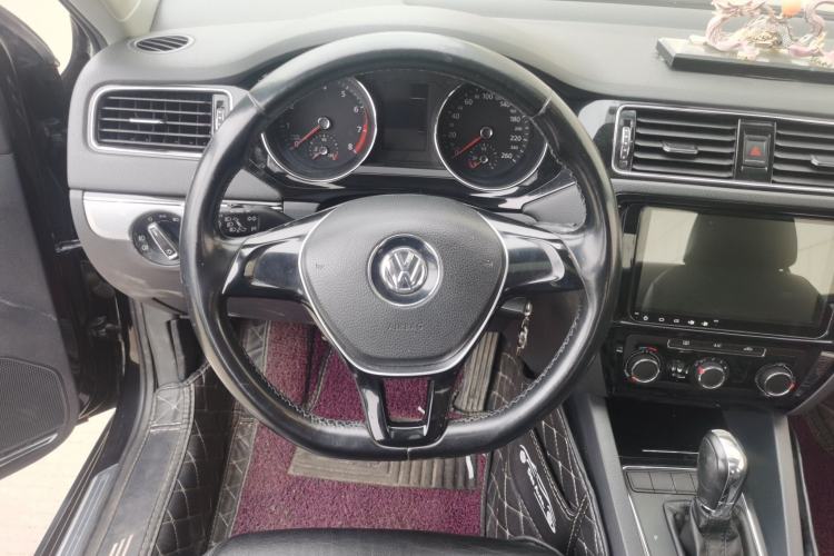 Used Volkswagen Sagitar 2015 230TSI Automatic Comfort Version Steering Wheel