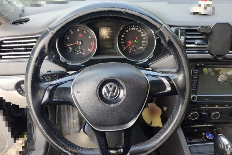 Used Volkswagen Sagitar 2015 230TSI Automatic Comfort Version Steering Wheel