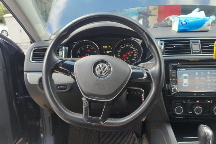 Used Volkswagen Sagitar 2015 230TSI Automatic Comfort Version Steering Wheel