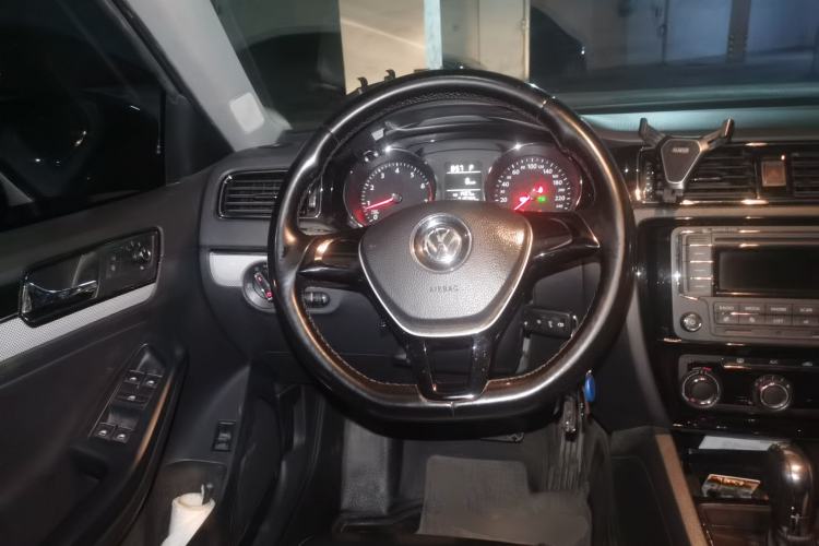 Used Volkswagen Sagitar 2015 1.6L Automatic Comfort Model Steering Wheel