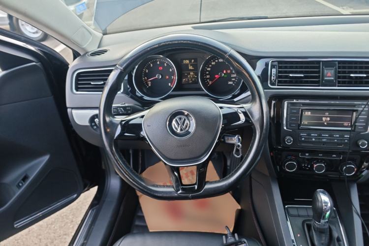 Used Volkswagen Sagitar 2015 1.6L Automatic Comfort Model Steering Wheel