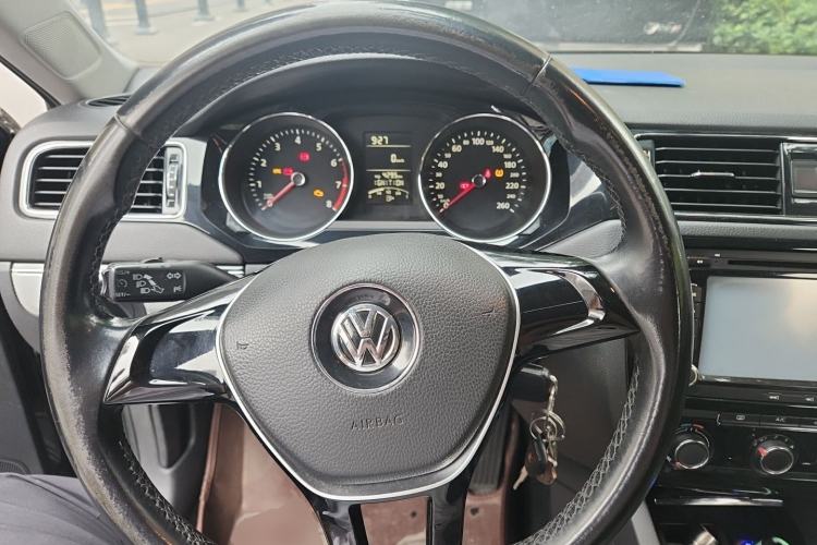 Used Volkswagen Sagitar 2015 1.6L Manual Comfort Model Steering Wheel