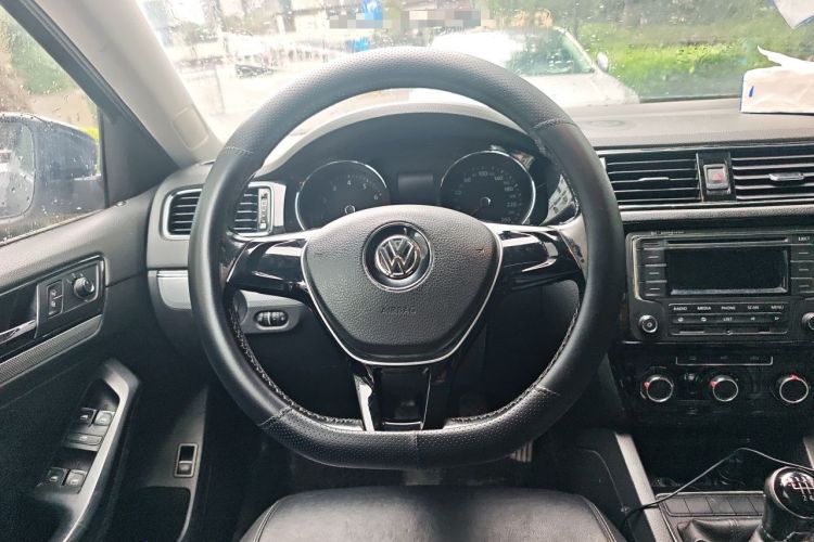 Used Volkswagen Sagitar 2015 1.6L Manual Comfort Model Steering Wheel