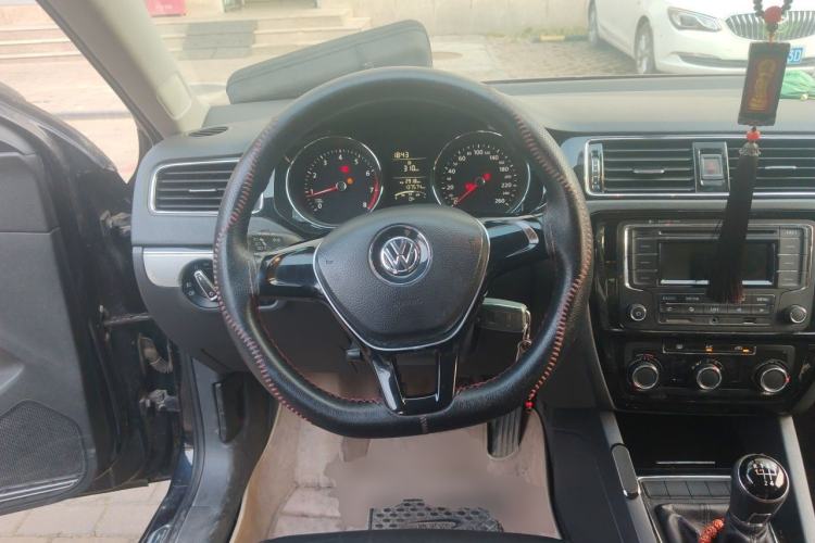 Used Volkswagen Sagitar 2015 1.6L Manual Comfort Model Steering Wheel