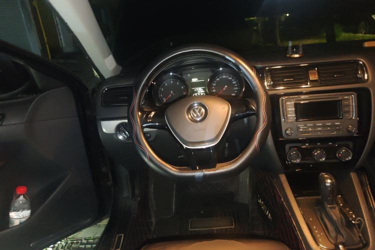 Used Volkswagen Sagitar 2015 1.6L Automatic Comfort Model Steering Wheel