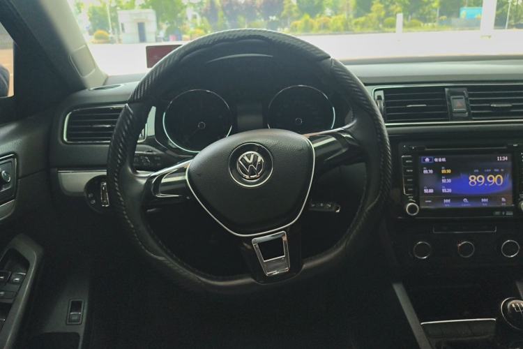 Used Volkswagen Sagitar 2015 1.6L Manual Comfort Model Steering Wheel