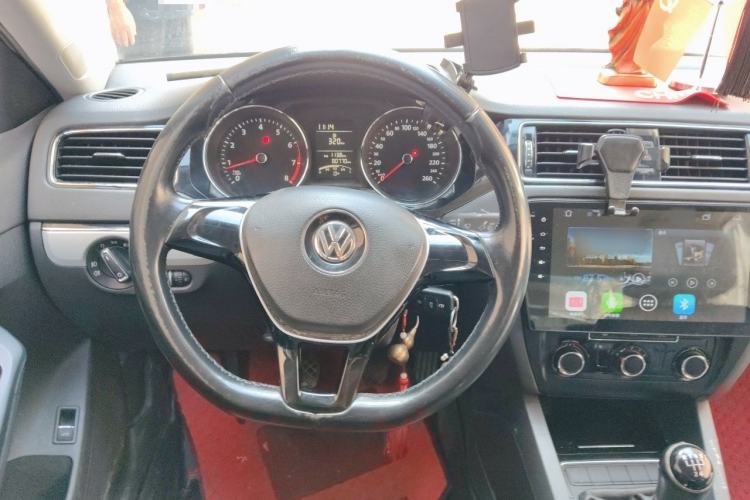 Used Volkswagen Sagitar 2015 1.6L Manual Comfort Model Steering Wheel