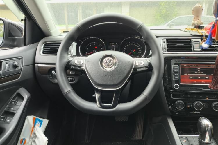 Used Volkswagen Sagitar 2015 230TSI Automatic Luxury Model Steering Wheel