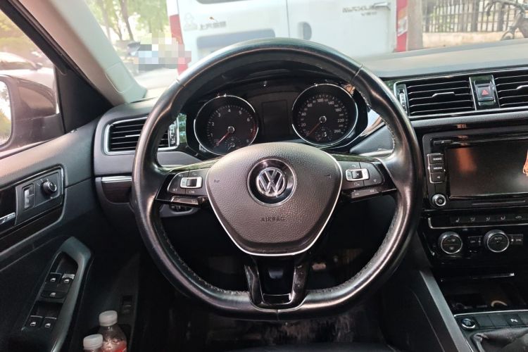 Used Volkswagen Sagitar 2015 230TSI Manual Luxury Edition Steering Wheel