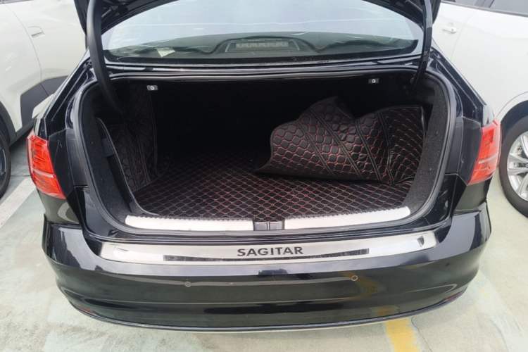 Used Volkswagen Sagitar 2015 1.6L Automatic Comfort Model Trunk