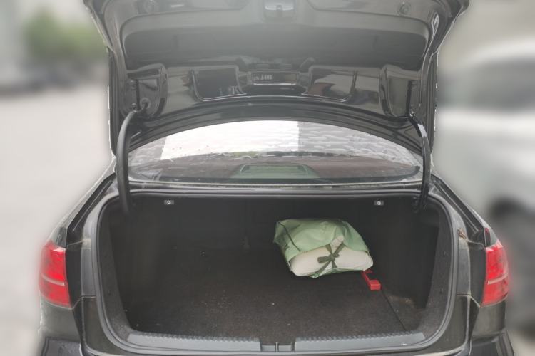 Used Volkswagen Sagitar 2015 1.6L Manual Comfort Model Trunk