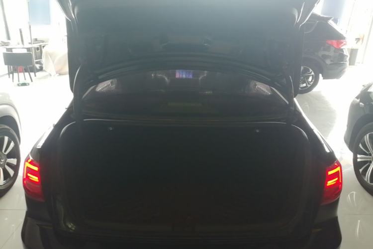 Used Volkswagen Sagitar 2015 230TSI Automatic Comfort Version Trunk