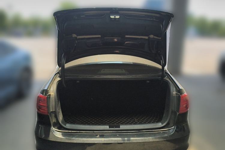 Used Volkswagen Sagitar 2015 1.6L Manual Comfort Model Trunk
