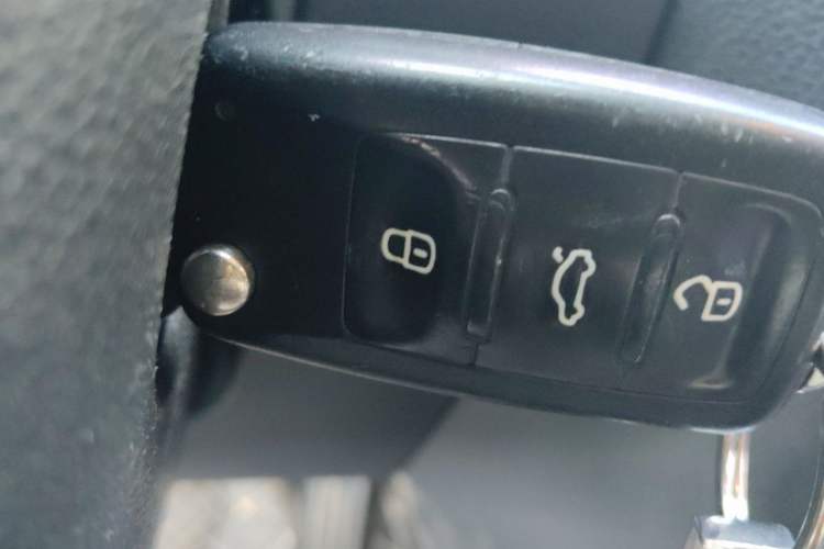 Used Volkswagen Sagitar 2015 230TSI Manual Comfort Version Vehicle Key