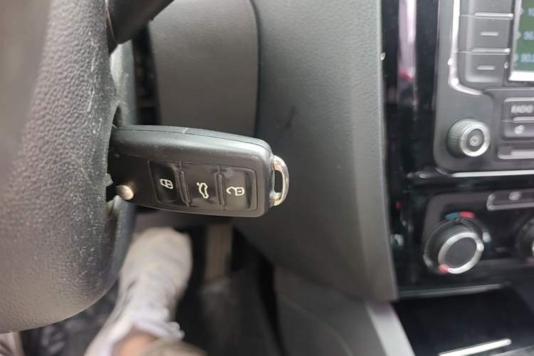 Used Volkswagen Sagitar 2015 1.6L Automatic Comfort Model Vehicle Key